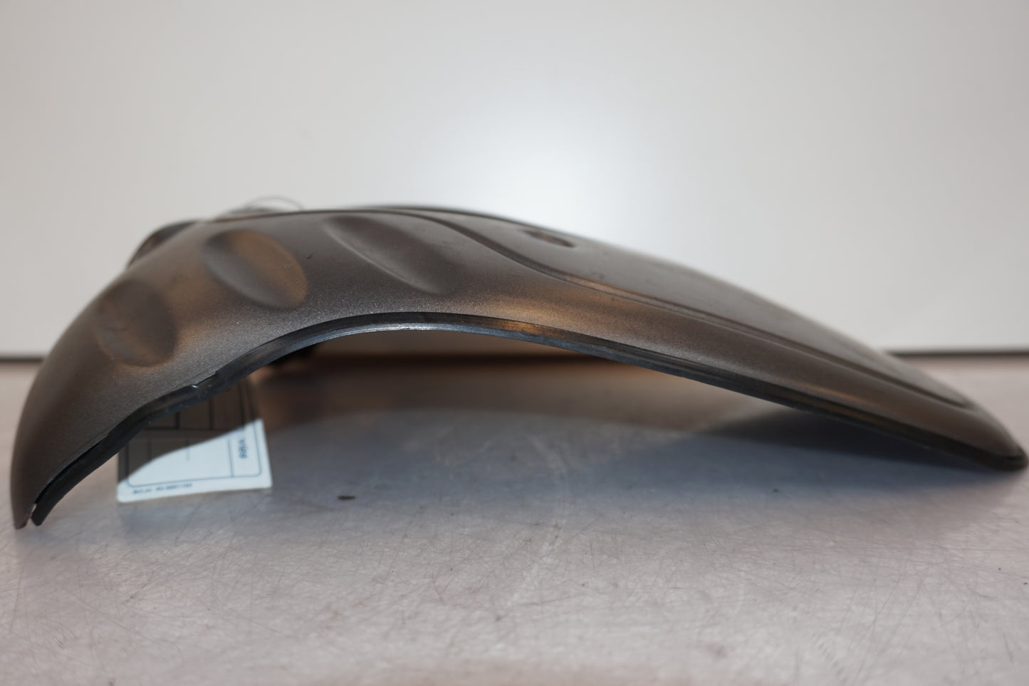 Höger sida på Bensintankskåpa från en Ducati ST2 -1998 motorcykel.