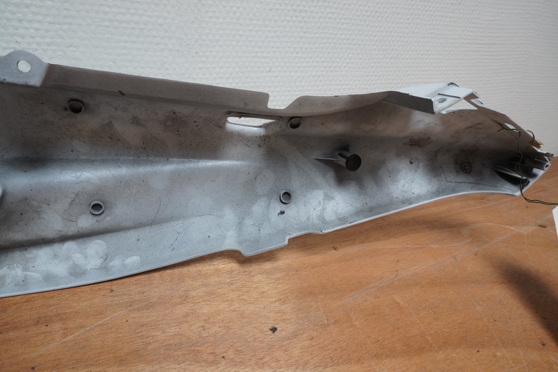 Vänster sida på Bakvinge från en Yamaha YZF 600 R -1996 motorcykel.