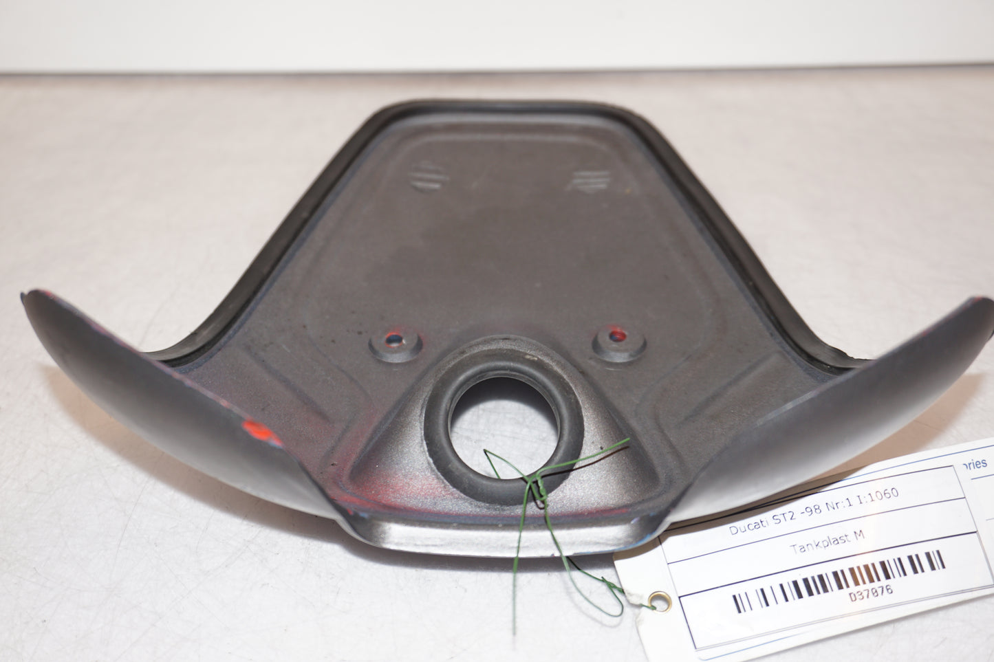 Extrabild1 på Bensintankskåpa från en Ducati ST2 -1998 motorcykel.