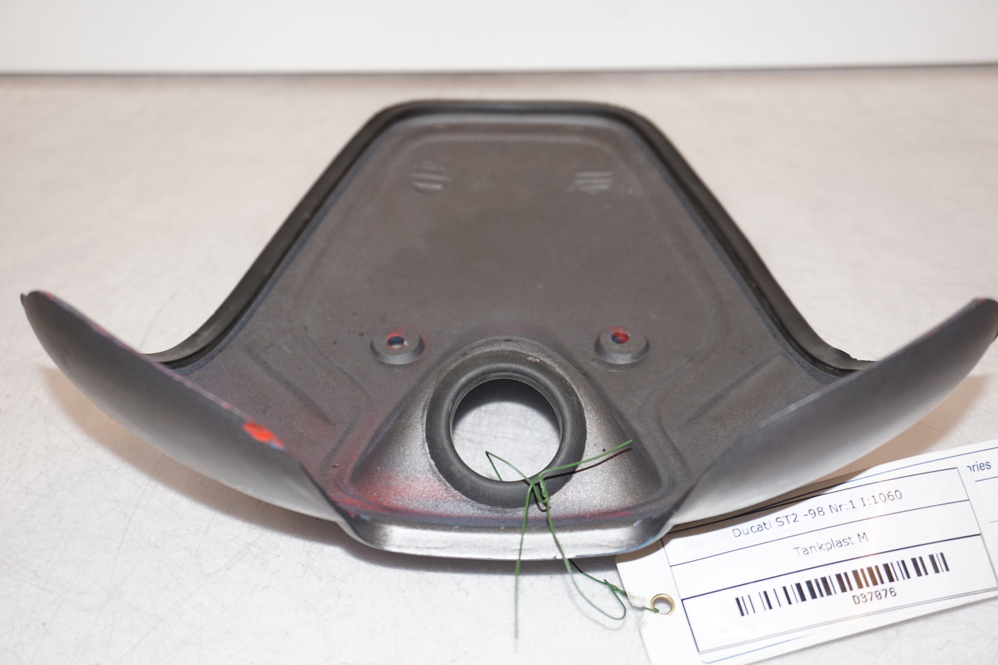 Extrabild1 på Bensintankskåpa från en Ducati ST2 -1998 motorcykel.