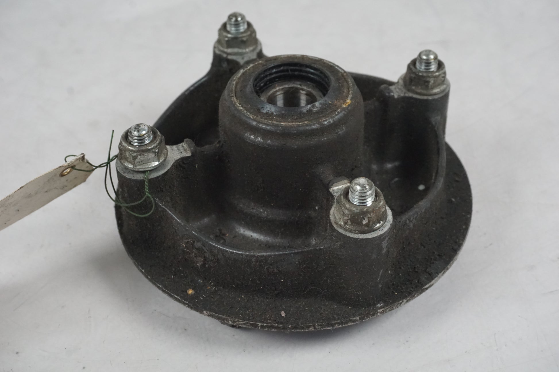 Vänster sida på Drevfäste från en Honda CBF 125 -2010 motorcykel.