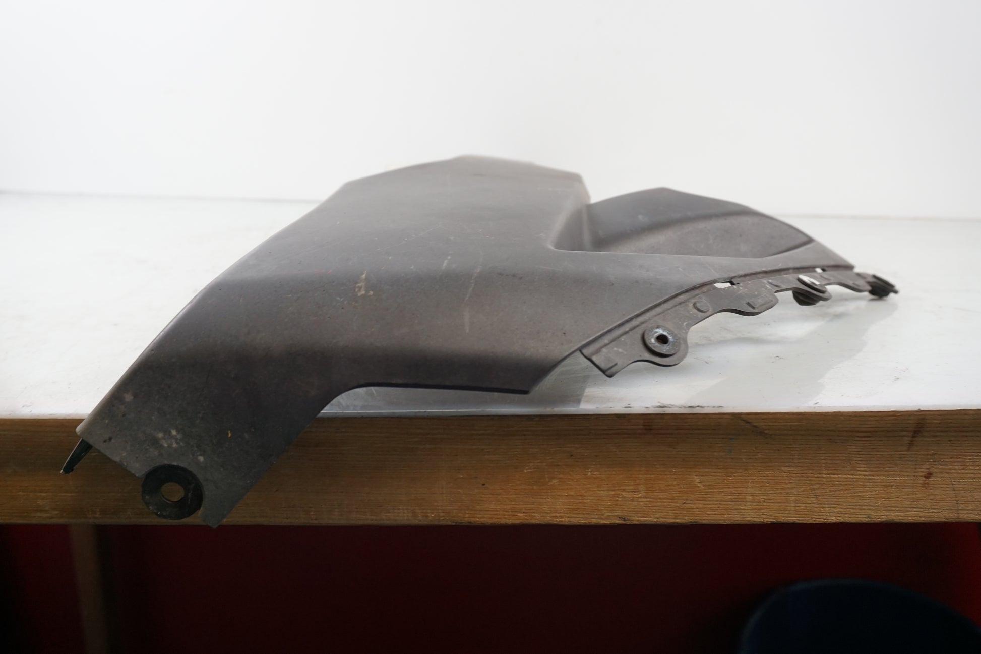 Snett uppifrån på Magkåpa från en Kawasaki ZX-10R -2008 motorcykel.