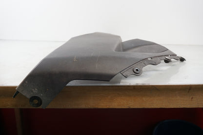 Snett uppifrån på Magkåpa från en Kawasaki ZX-10R -2008 motorcykel.