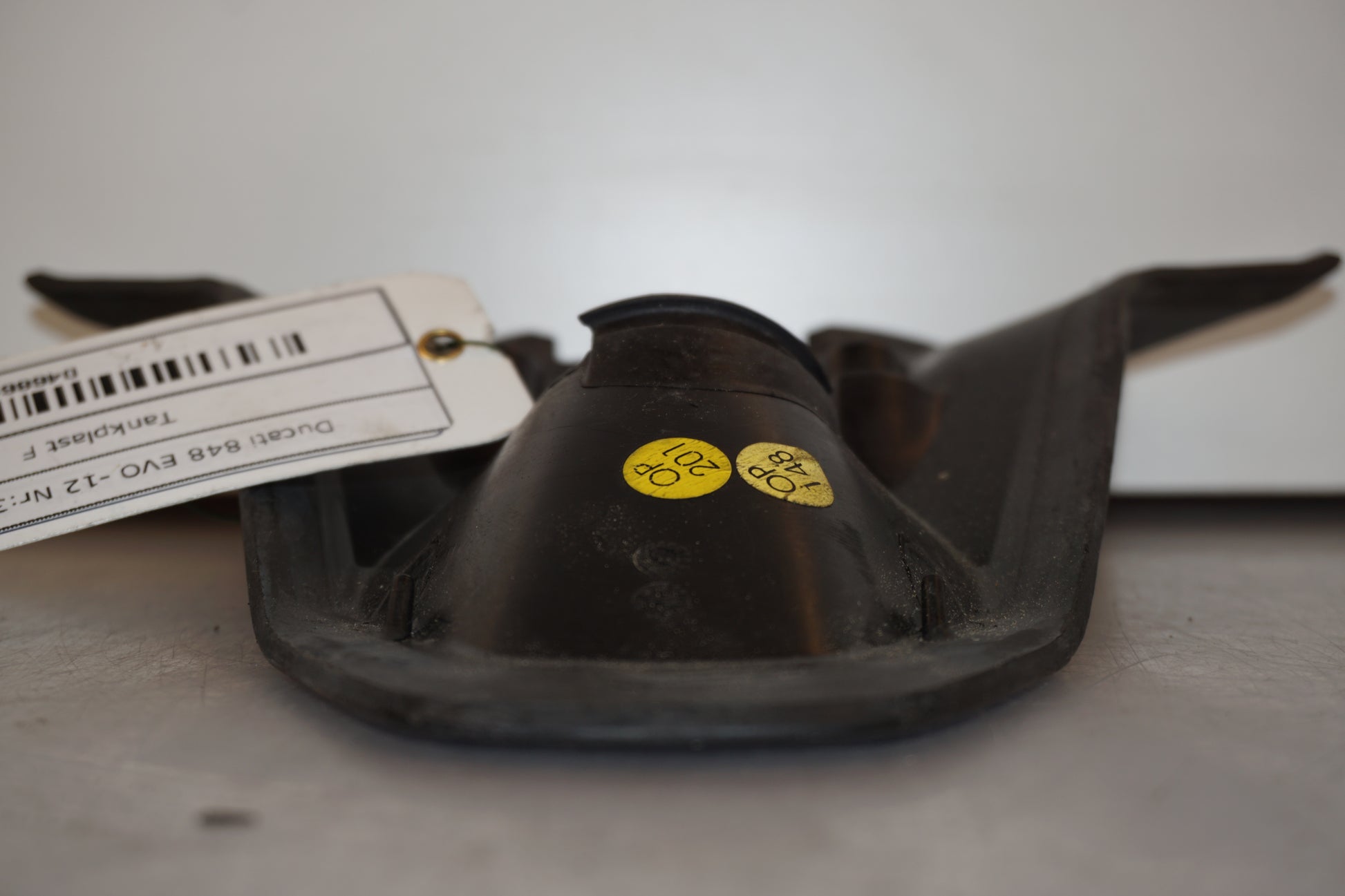 Baksidan på Bensintankskåpa från en Ducati 848 EVO -2012 motorcykel.