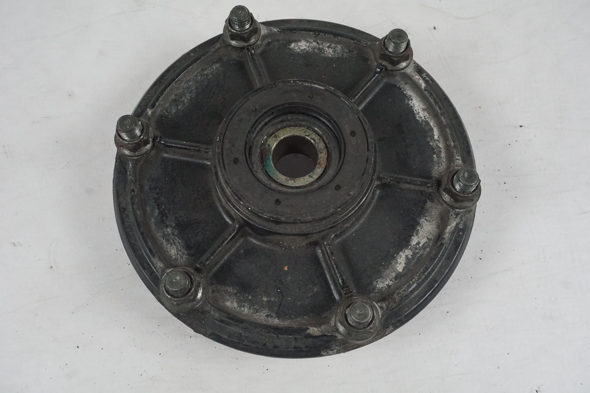 Framsidan på Drevfäste från en Yamaha YZF 600 R -1997 motorcykel.