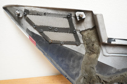 Snett nerifrån på Sidopanel från en Yamaha FJ 1200 -1986 motorcykel.