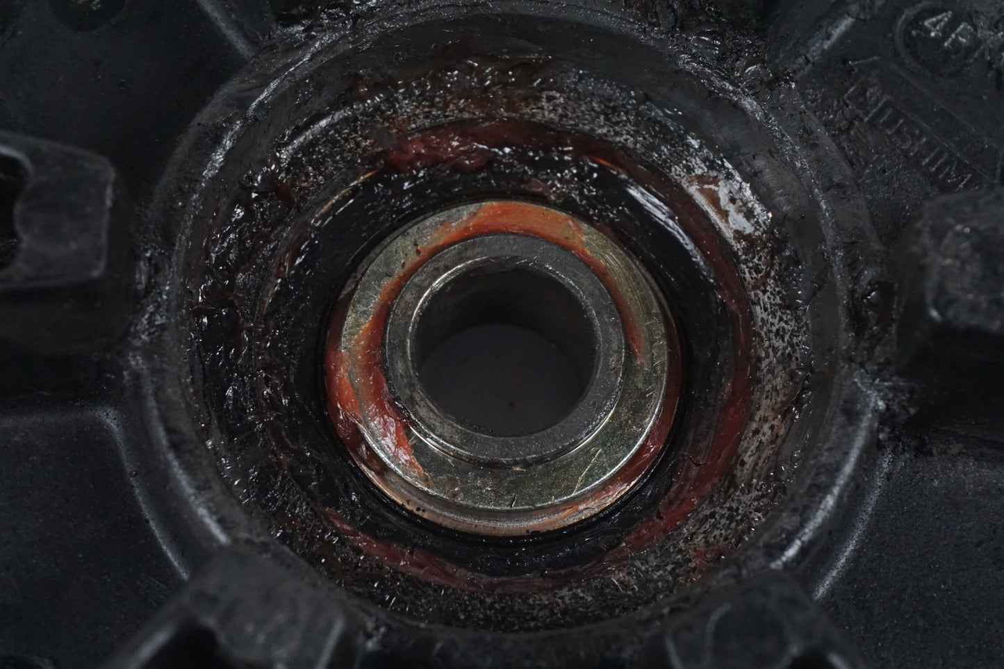 Vänster sida på Drevfäste från en Yamaha YZF 600 R -1997 motorcykel.