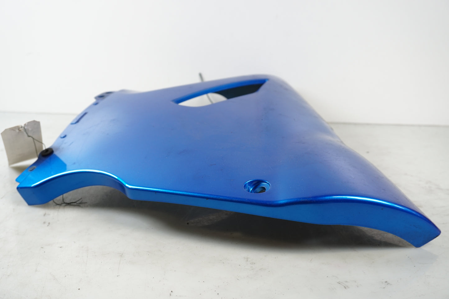 Snett uppifrån på Magkåpa från en Kawasaki ER-6F -2007 motorcykel.