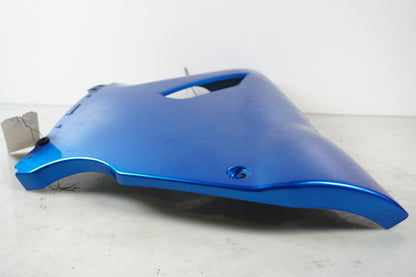 Snett uppifrån på Magkåpa från en Kawasaki ER-6F -2007 motorcykel.