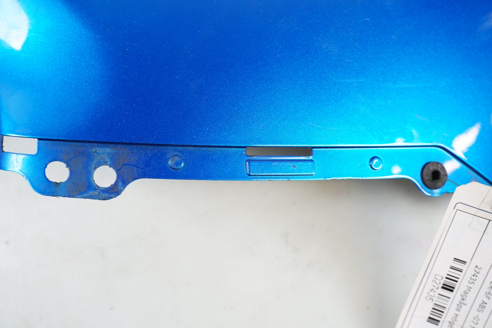 Snett nerifrån på Magkåpa från en Kawasaki ER-6F -2007 motorcykel.