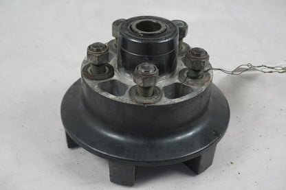 Vänster sida på Remhjulsfäste från en Yamaha XV 1700 -2003 motorcykel.