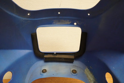 Snett nerifrån på Toppkåpa från en Yamaha TZR 125 -1989 motorcykel.