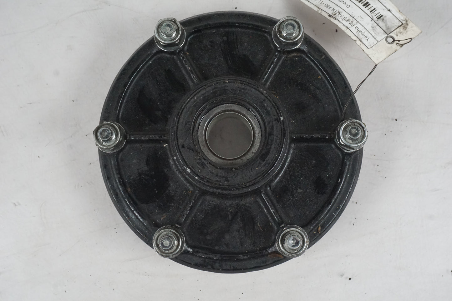 Baksidan på Drevfäste från en Yamaha FZ-8 -2011 motorcykel.