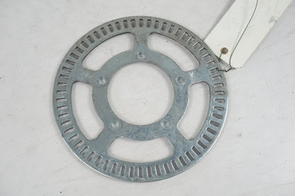 Baksidan på ABS krans från en Triumph Rocket III -2011 motorcykel.