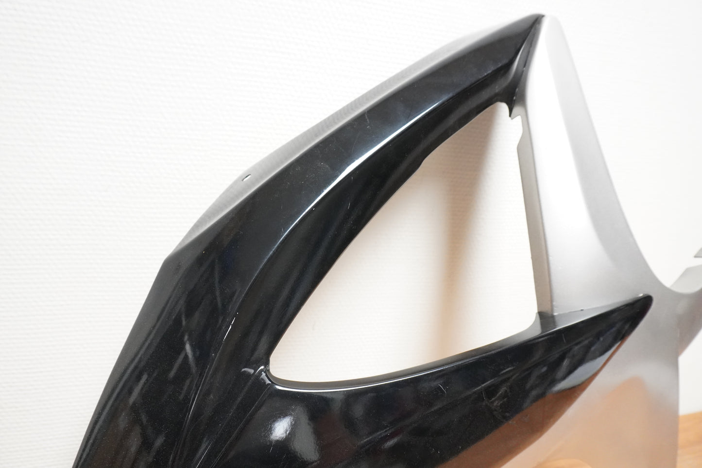 Snett uppifrån på Sidkåpa från en Suzuki GSX-R 750 -2010 motorcykel.