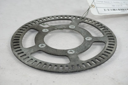 Baksidan på ABS krans från en Triumph Rocket III -2011 motorcykel.