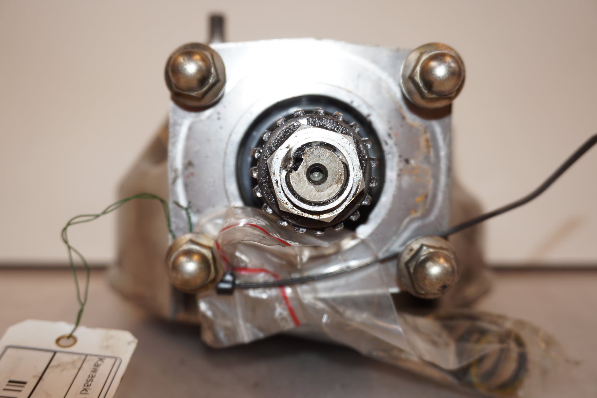 Snett nerifrån på Slutväxel från en Kawasaki VN 1600 Mean Streak -2004 motorcykel.