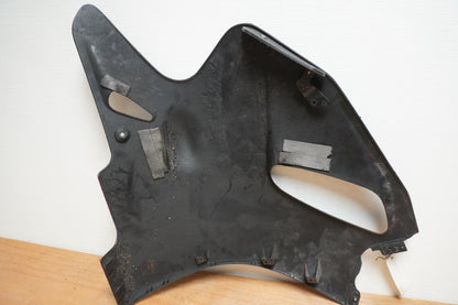 Snett uppifrån på Sidkåpa från en Suzuki GSX-R 750 -1995 motorcykel.