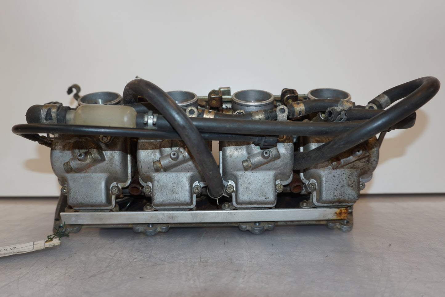 Vänster sida på Förgasare från en Kawasaki ZXR 400 -1993 motorcykel.