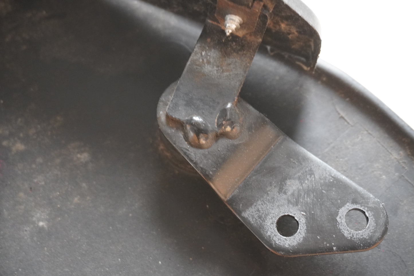 Snett nerifrån på Sidkåpa från en Suzuki GSX-R 750 -1995 motorcykel.