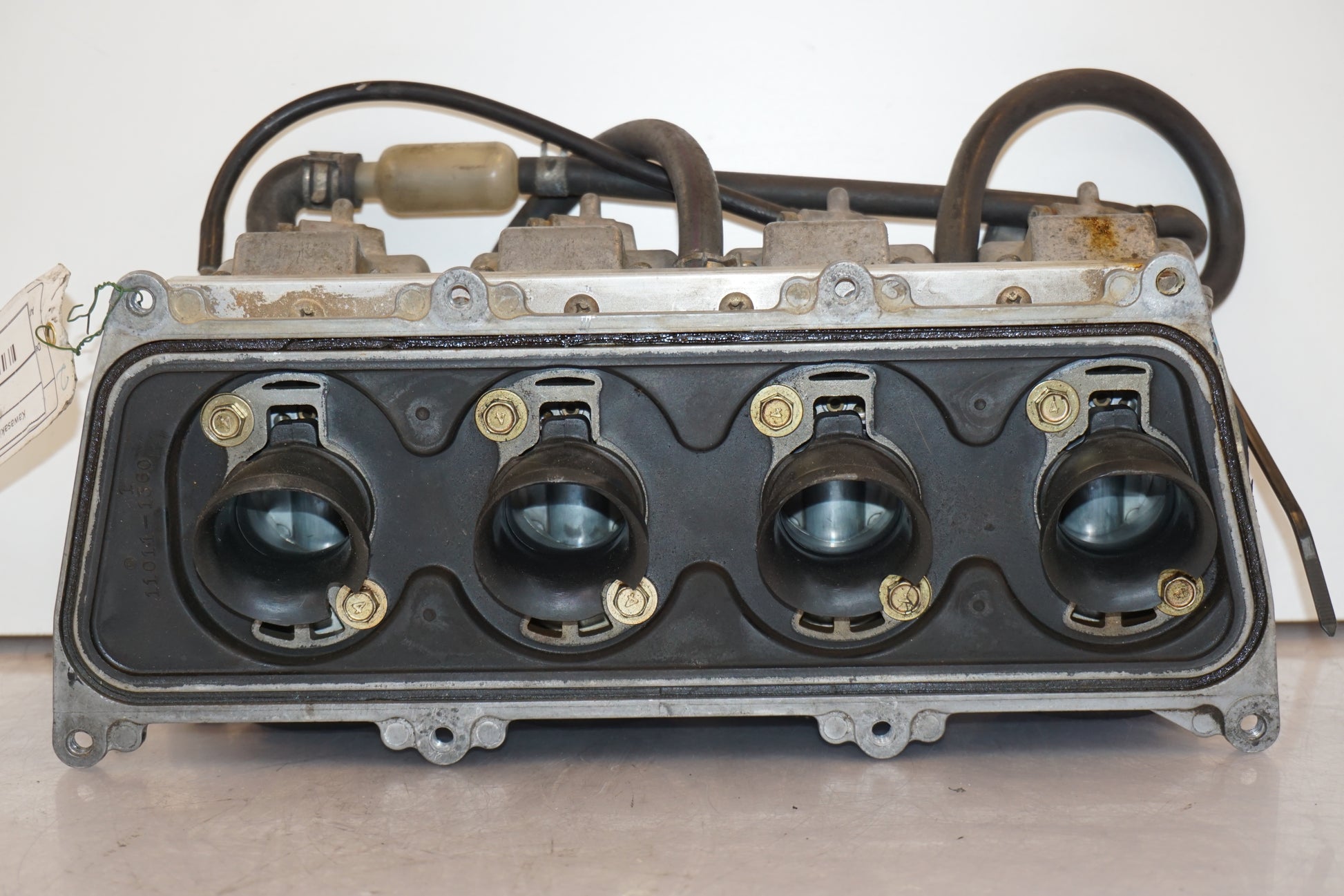 Snett uppifrån på Förgasare från en Kawasaki ZXR 400 -1993 motorcykel.