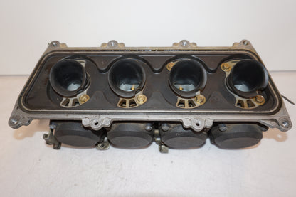 Snett nerifrån på Förgasare från en Kawasaki ZXR 400 -1993 motorcykel.