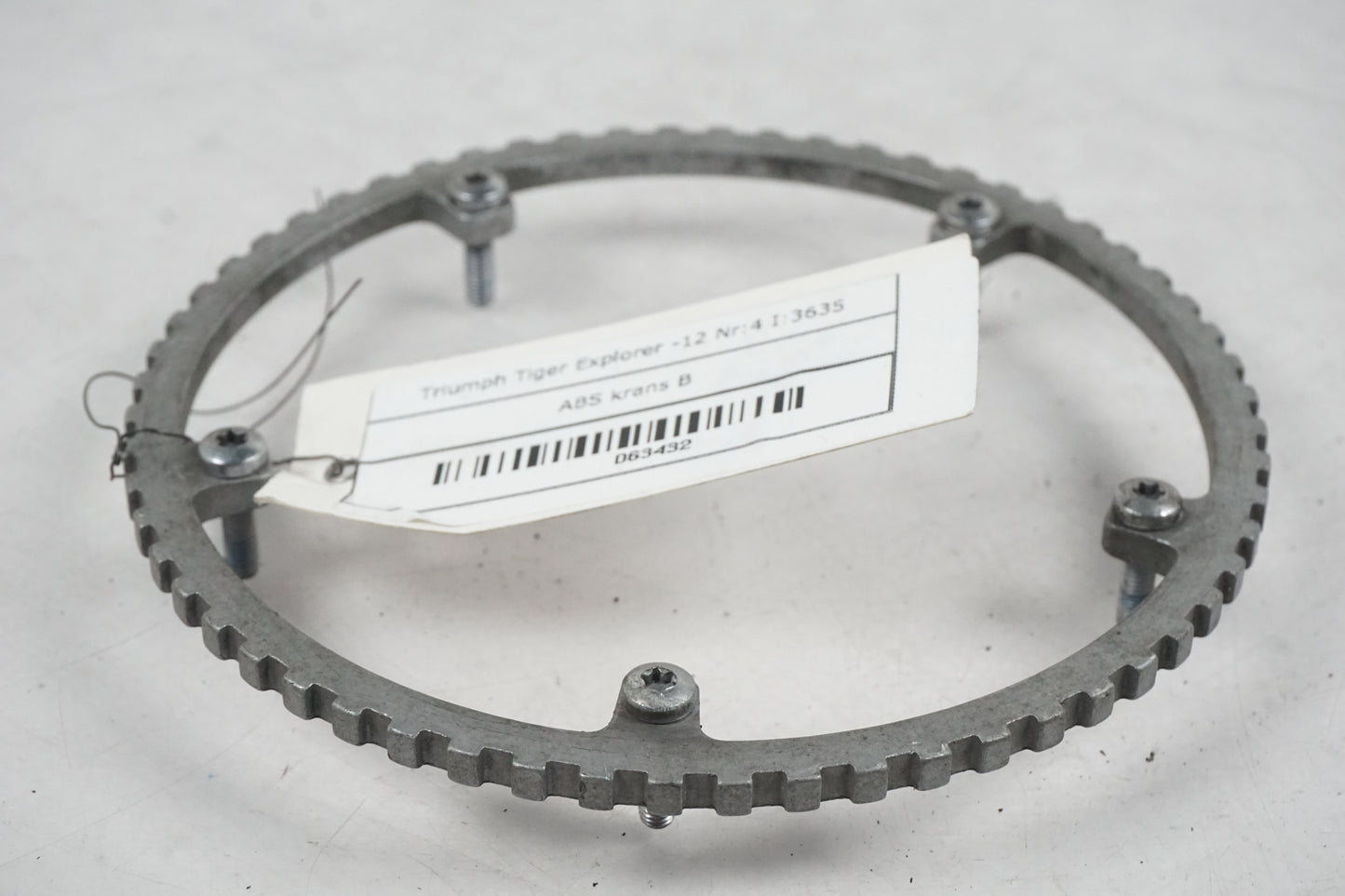 Baksidan på ABS krans från en Triumph Tiger -2012 motorcykel.