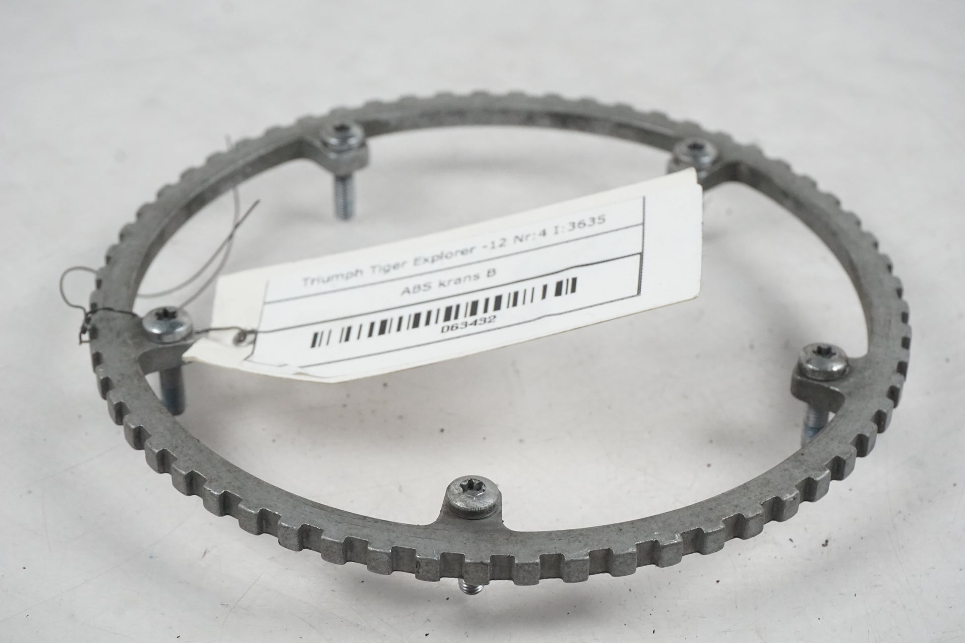 Baksidan på ABS krans från en Triumph Tiger -2012 motorcykel.