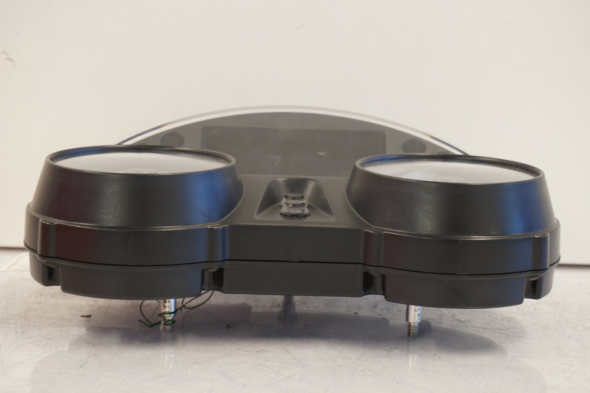 Baksidan på Instrumentpanel från en Kawasaki ZZ-R 1400 -2007 motorcykel.