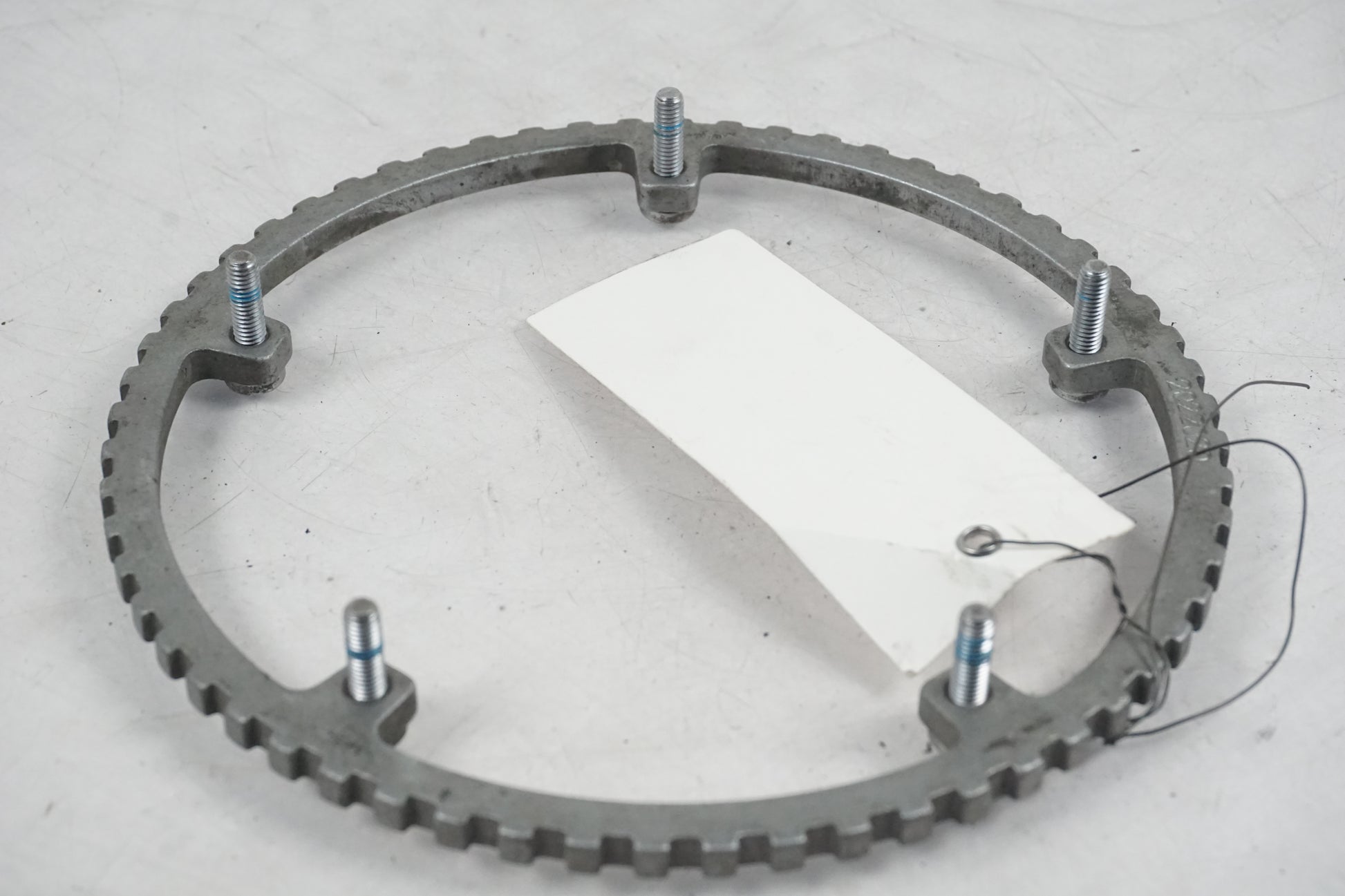 Höger sida på ABS krans från en Triumph Tiger -2012 motorcykel.