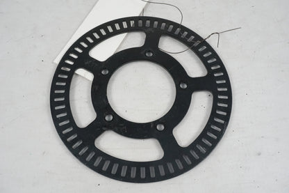 Höger sida på ABS krans från en Triumph Speed Triple -2011 motorcykel.