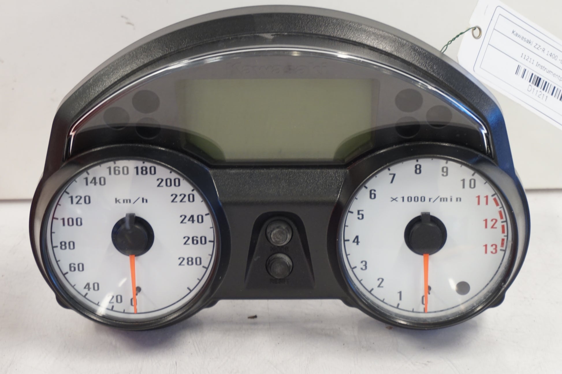 Framsidan på Instrumentpanel från en Kawasaki ZZ-R 1400 -2007 motorcykel.