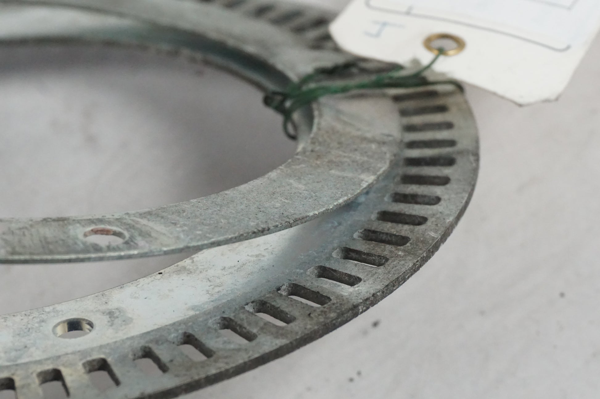 Baksidan på ABS krans från en Triumph Sprint ST -2007 motorcykel.