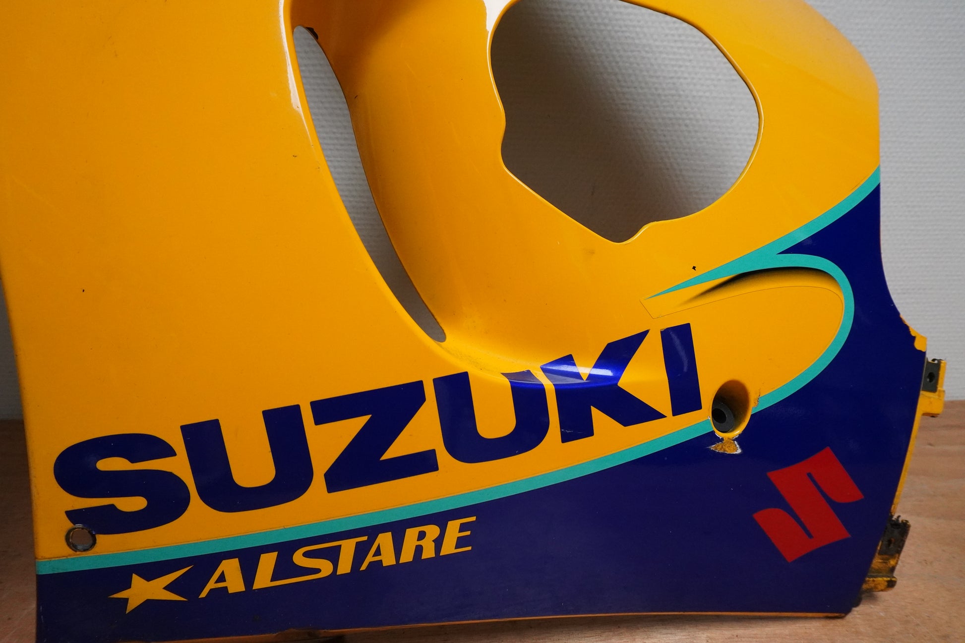 Baksidan på Sidkåpa från en Suzuki GSX-R 600 -1999 motorcykel.