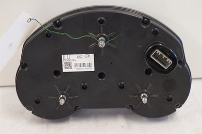 Snett nerifrån på Instrumentpanel från en Kawasaki ZZ-R 1400 -2007 motorcykel.