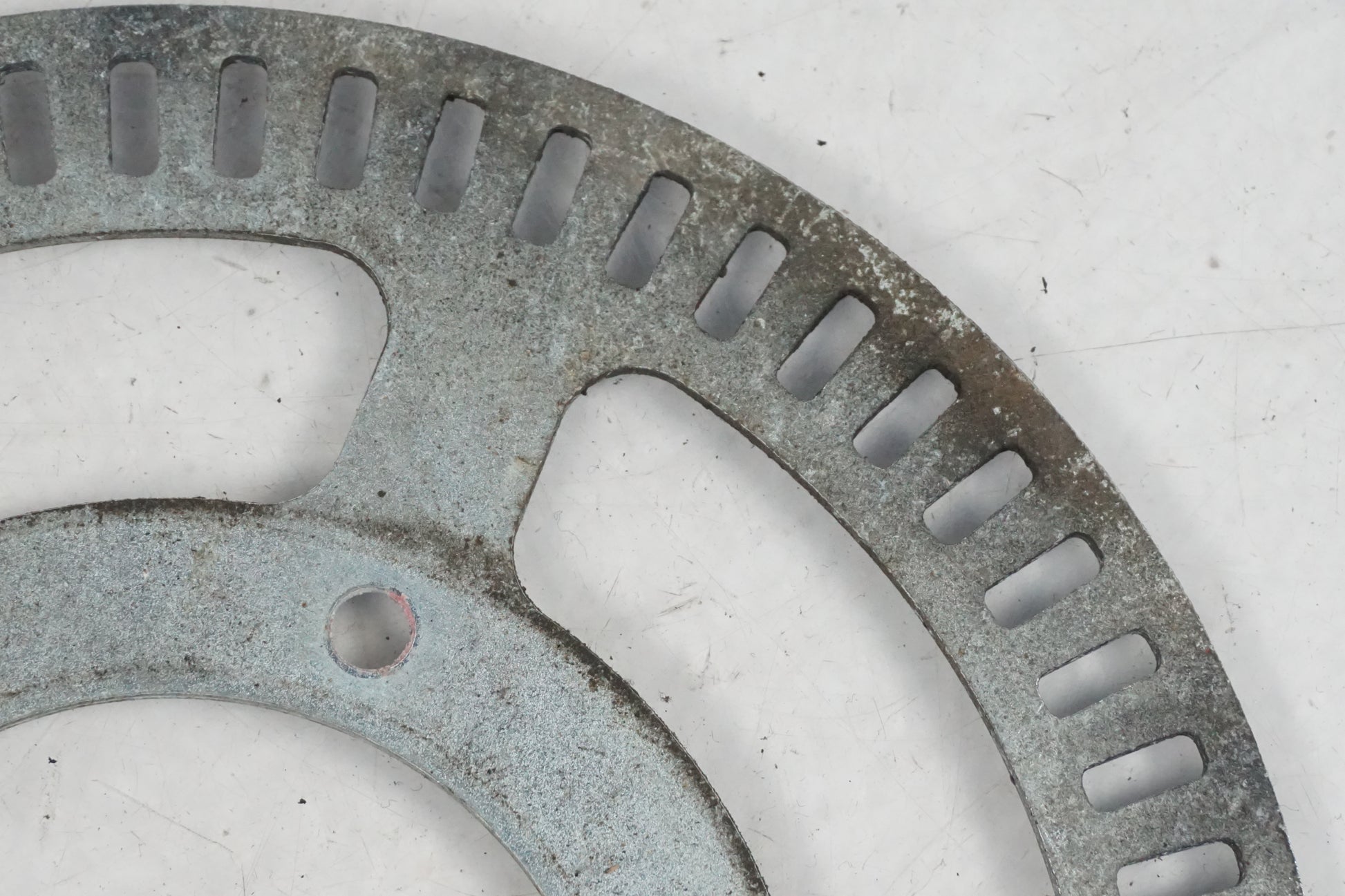 Baksidan på ABS krans från en Triumph Sprint ST -2007 motorcykel.