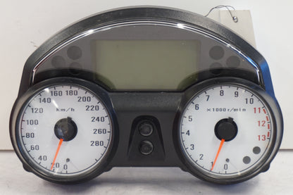 Framsidan på Instrumentpanel från en Kawasaki ZZ-R 1400 -2010 motorcykel.