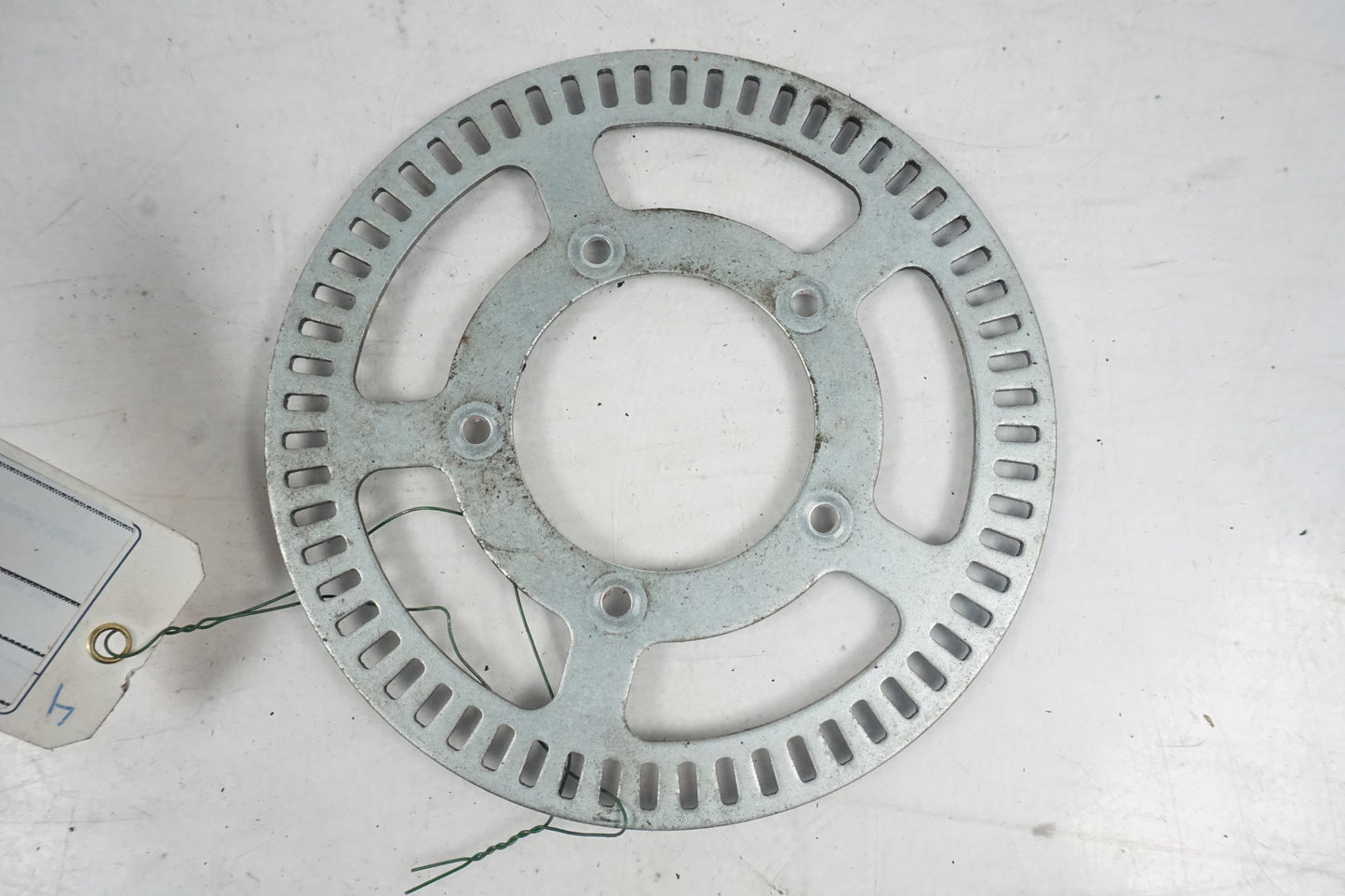 Vänster sida på ABS krans från en Triumph Sprint ST -2007 motorcykel.