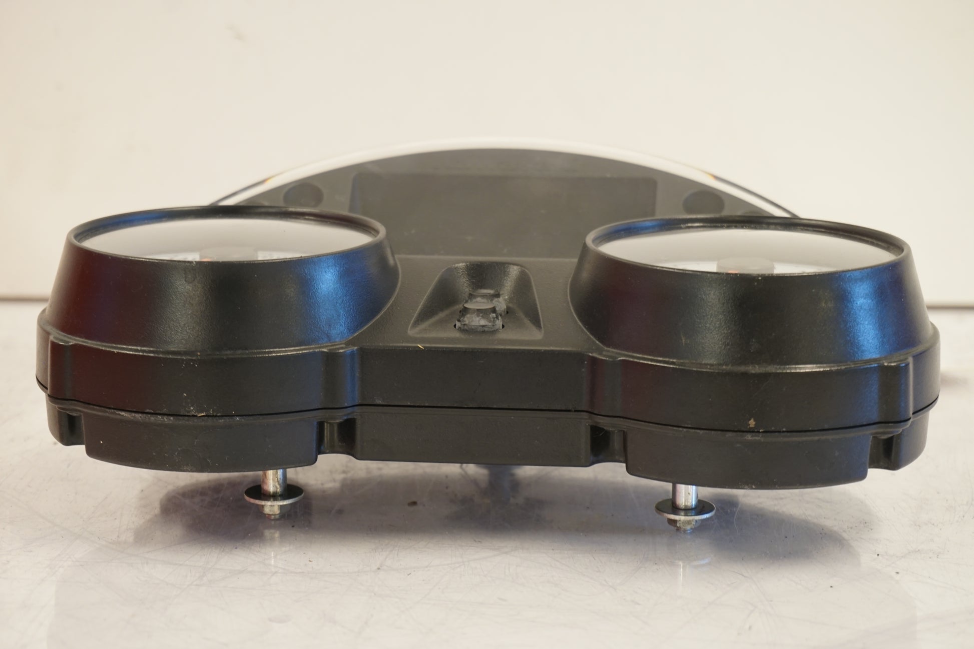 Baksidan på Instrumentpanel från en Kawasaki ZZ-R 1400 -2010 motorcykel.