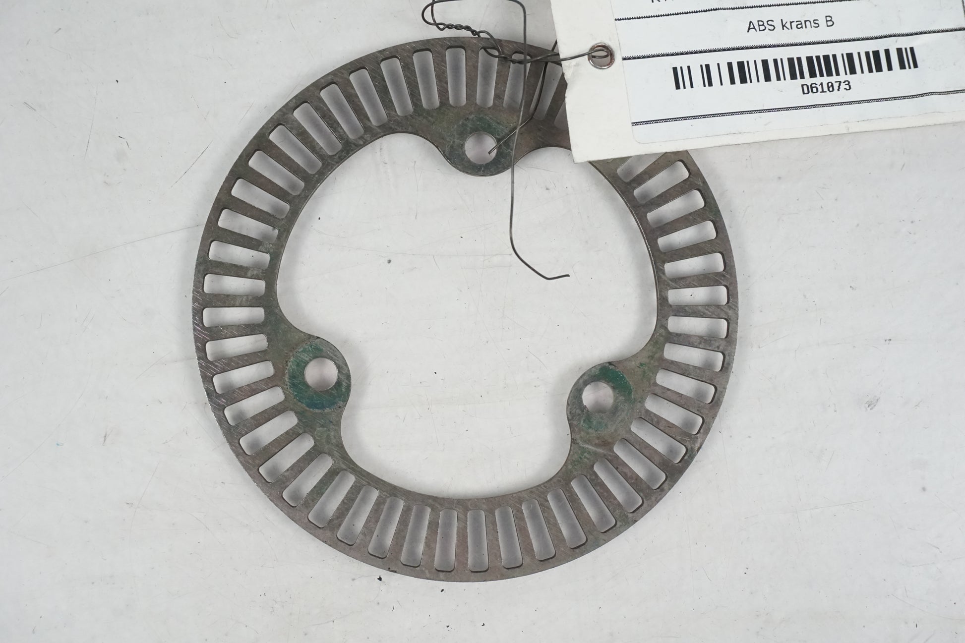 Framsidan på ABS krans från en KTM 125 Duke -2013 motorcykel.