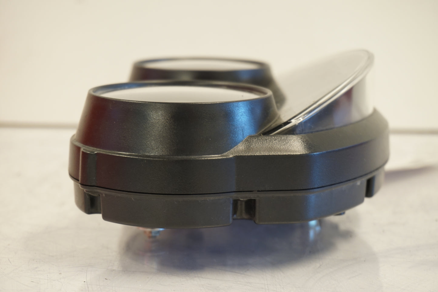 Höger sida på Instrumentpanel från en Kawasaki ZZ-R 1400 -2010 motorcykel.