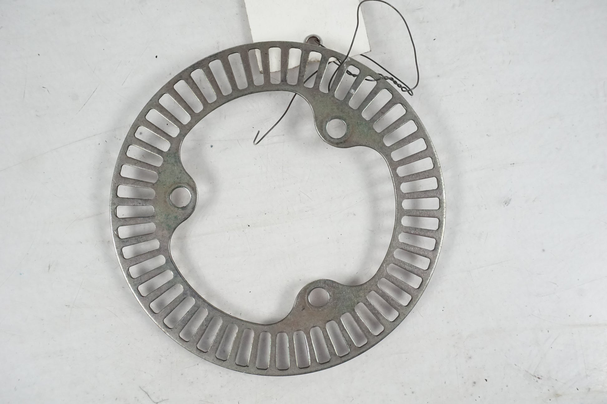 Höger sida på ABS krans från en KTM 125 Duke -2013 motorcykel.