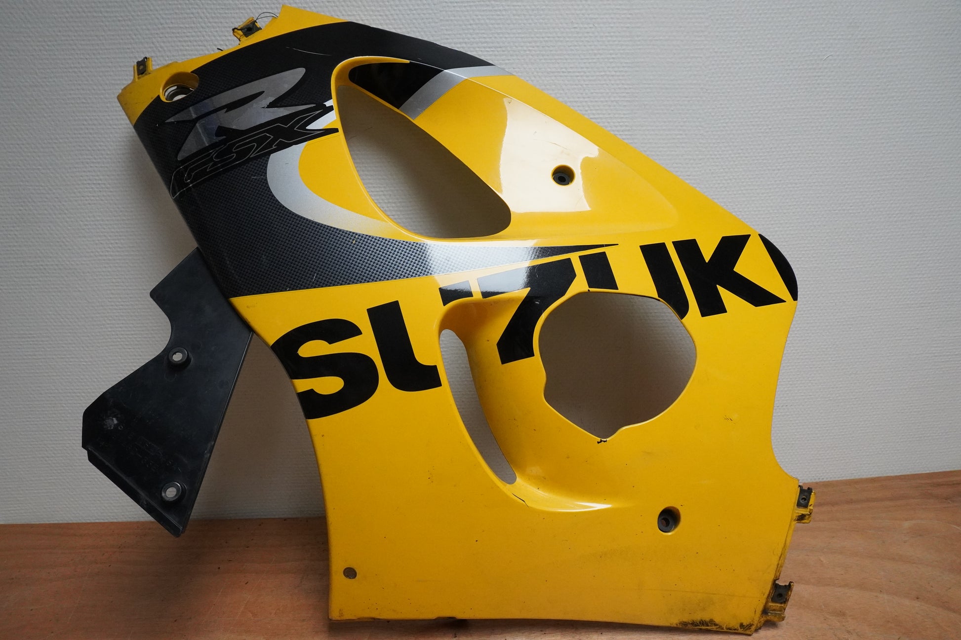 Framsidan på Sidkåpa från en Suzuki GSX-R 600 -1999 motorcykel.