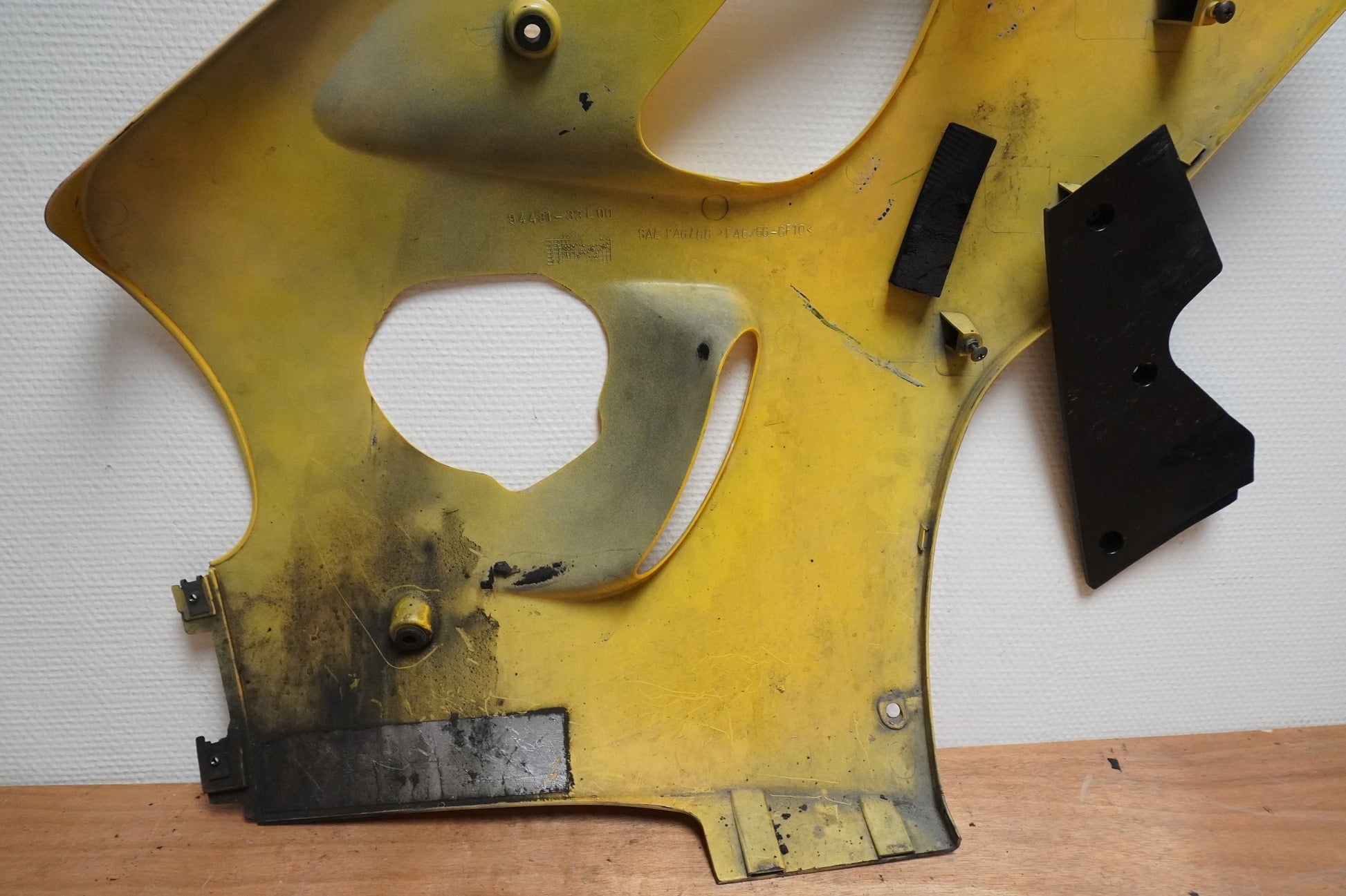 Vänster sida på Sidkåpa från en Suzuki GSX-R 600 -1999 motorcykel.