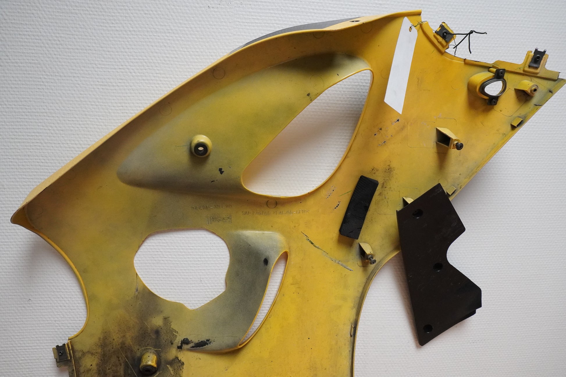 Snett uppifrån på Sidkåpa från en Suzuki GSX-R 600 -1999 motorcykel.