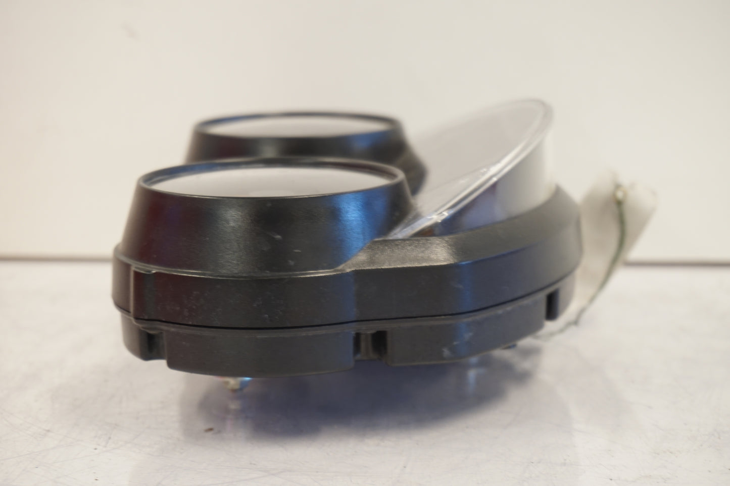 Höger sida på Instrumentpanel från en Kawasaki GTR 1400 -2008 motorcykel.