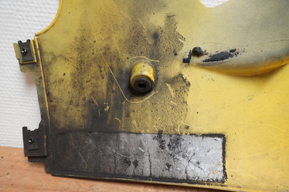 Snett nerifrån på Sidkåpa från en Suzuki GSX-R 600 -1999 motorcykel.