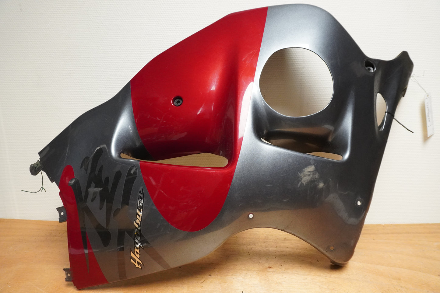 Framsidan på Sidkåpa från en Suzuki GSX 1300 R -2000 motorcykel.