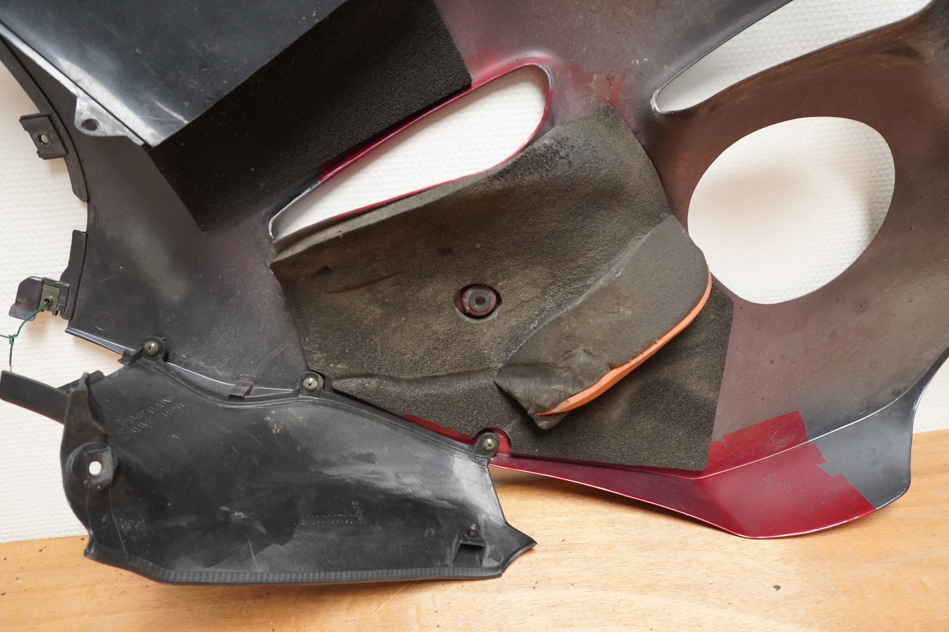 Extrabild2 på Sidkåpa från en Suzuki GSX 1300 R -2000 motorcykel.