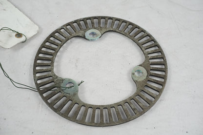 Höger sida på ABS krans från en KTM 125 Duke -2014 motorcykel.